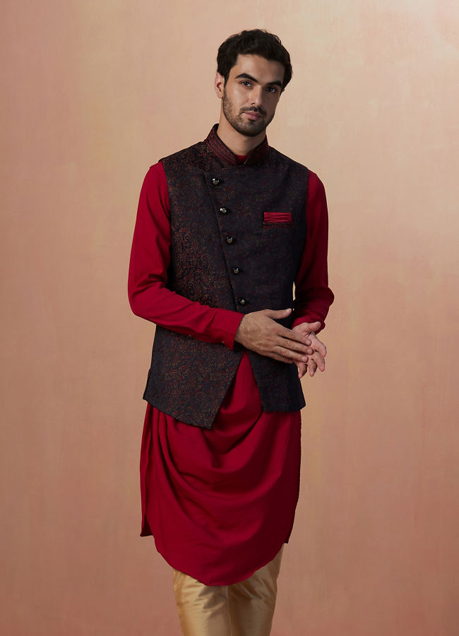 alt message - Manyavar Men Black Paisley Jacket With Red Draped Kurta Set image number 2